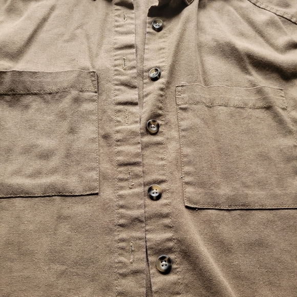 Cute Cropped Button Tank ✨️ - Picture 3 of 7